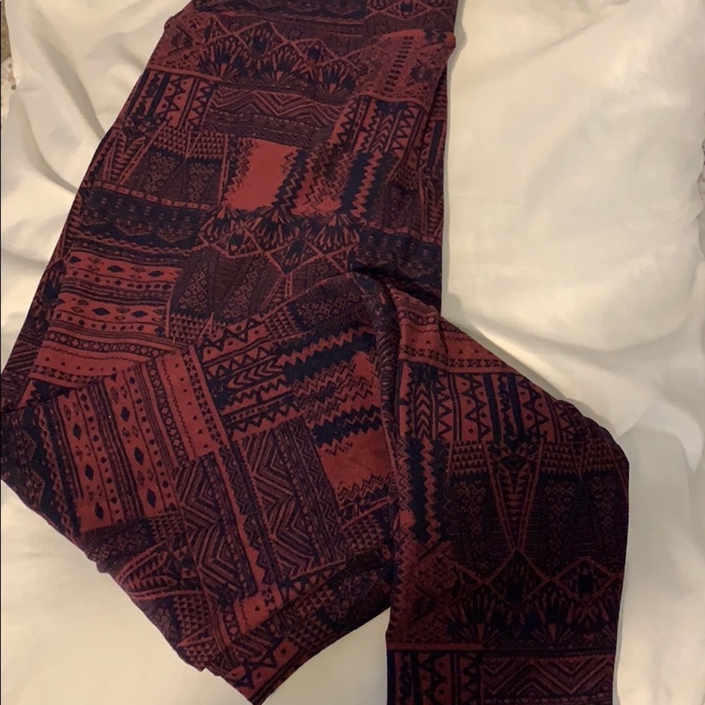 LulaRoe OneSize leggings.